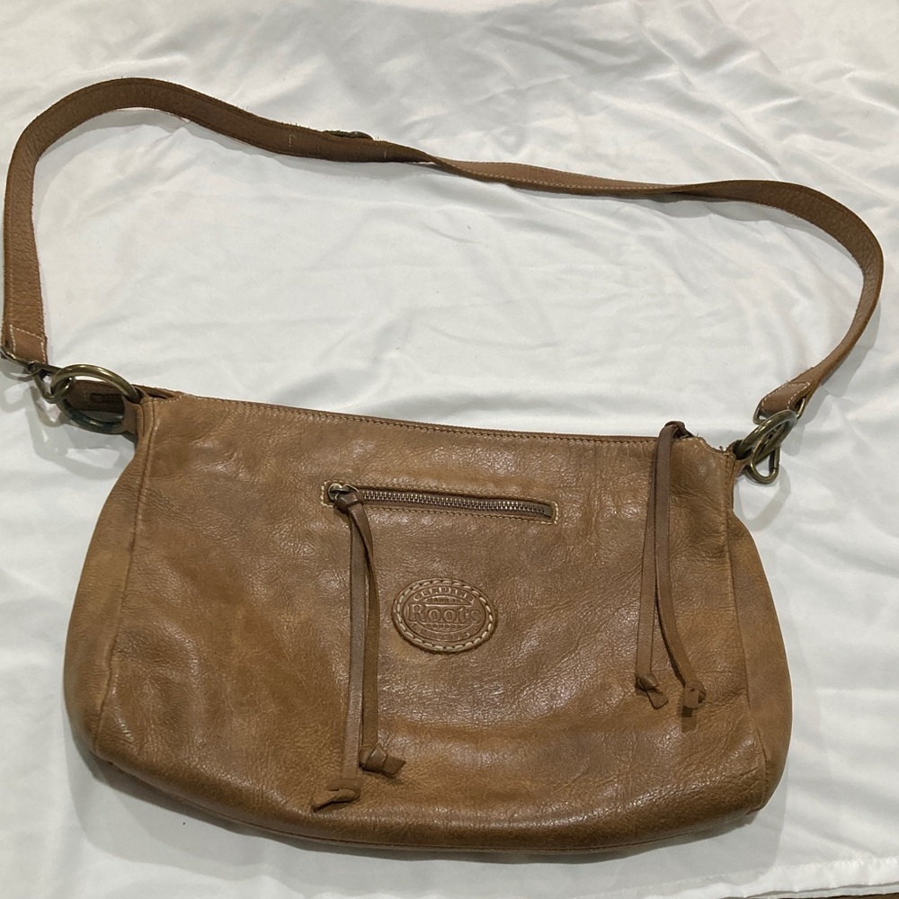 Roots genuine Brown Leather Shoulder Bag made in Canada.Roots leather crossbody